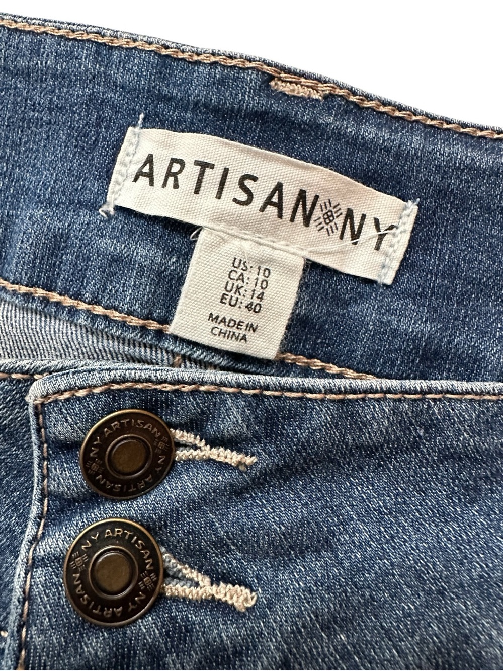 Artisan NY Blue Denim Patch-Pocket Shorts, Size 10 - Picture 4 of 9